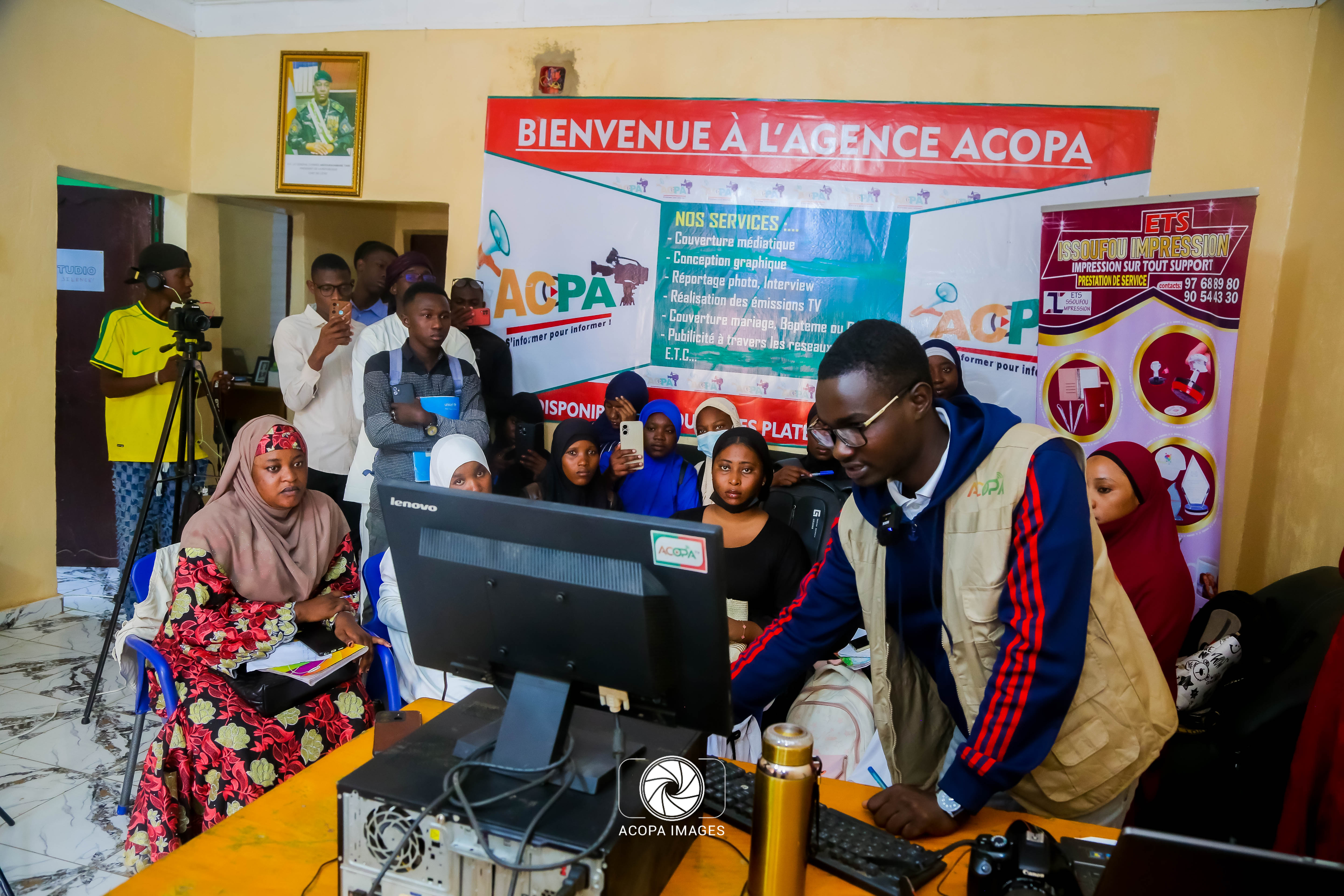 Les étudiants en communication visitent ACOPA.