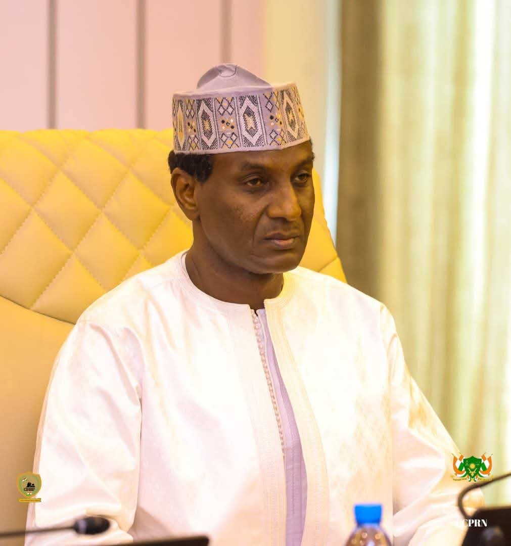 #TRIBUNE_AES_NIGER : Le PM s'entretient avec les ministres de l'AES.